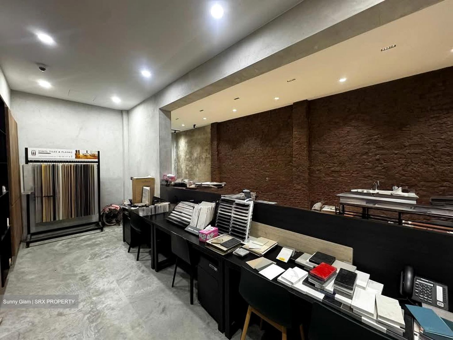 Serangoon Road (D12), Retail #558871451